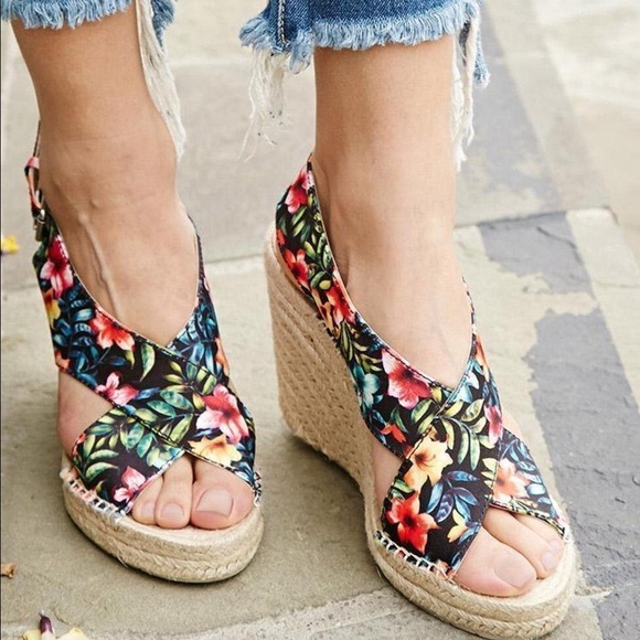 Dolce Vita Shoes - {Dolce Vita} Tropical Floral Espadrille Wedges
